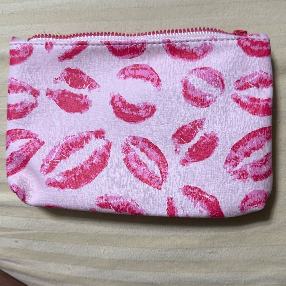 IPSY travel or cosmetic bag, tassle zipper pull NWOT